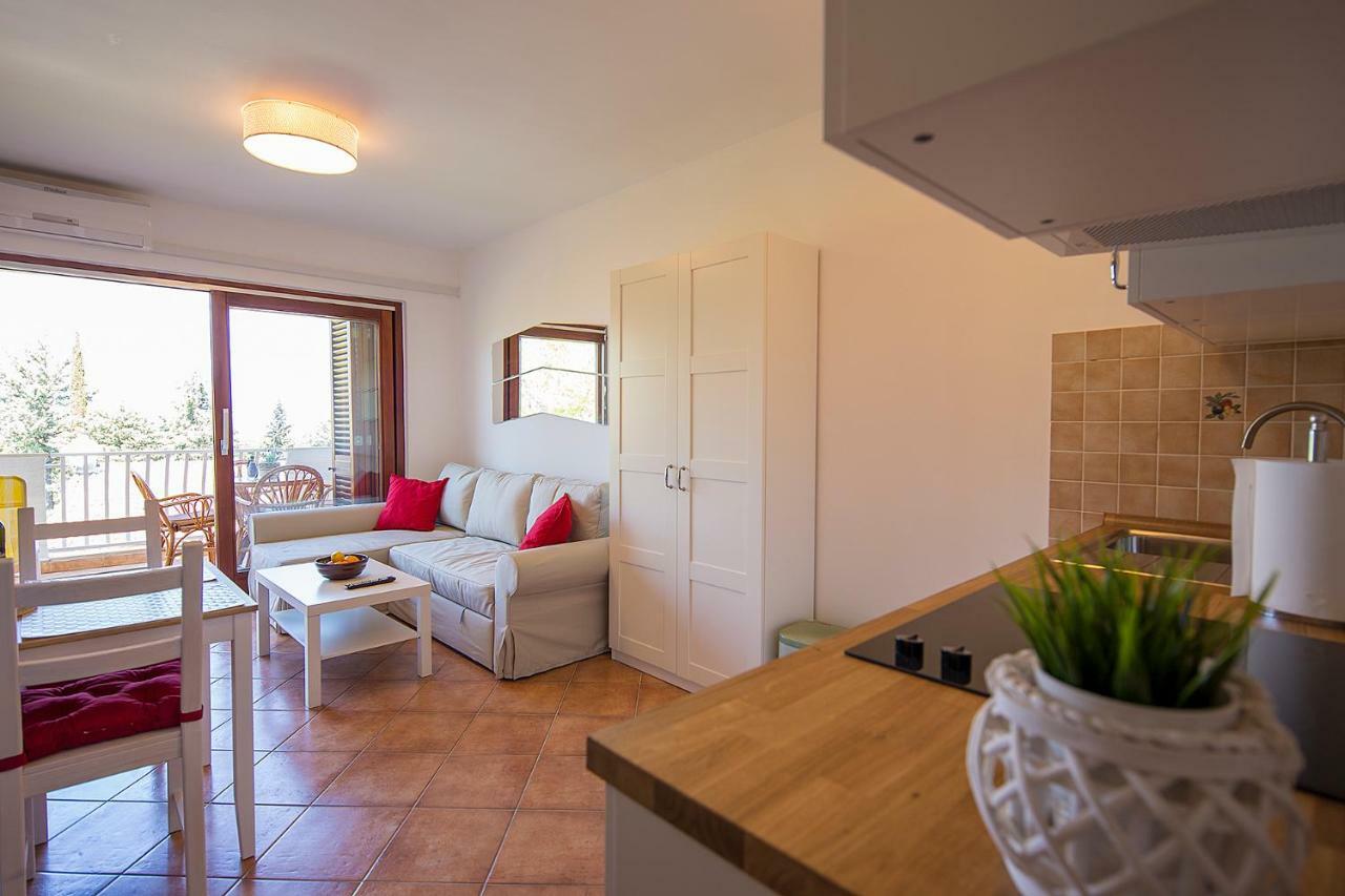 מאלינסקה Apartments Bo מראה חיצוני תמונה